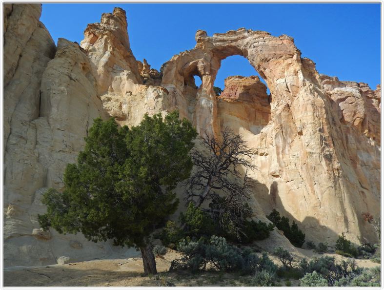 Grosvenor Arch (Utah).