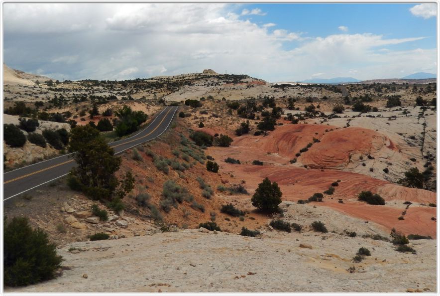 Nous empruntons la route qui va de Torrey à Bryce Canyon.
