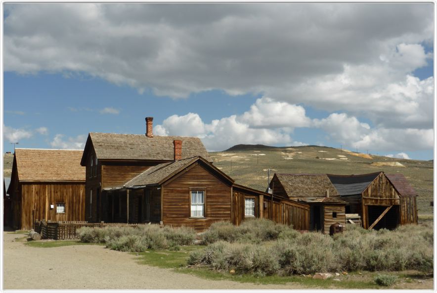 Arrêt à Bodie ville fantôme créée lors de la ruée vers l'or de Californie (1859).