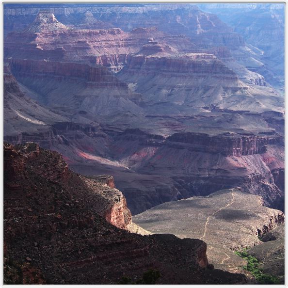 Grand Canyon. Randonnée pédestre entre Grand Canyon Village et Hermit Rest.