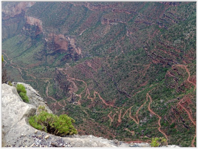 Grand Canyon. Randonnée pédestre entre Grand Canyon Village et Hermit Rest.