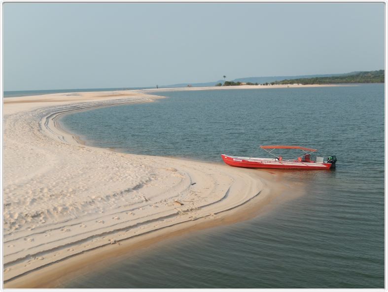 Nous accostons sur un banc de sable près du village de Maguari