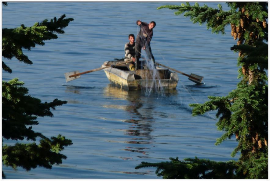 Pêcheurs sur Le lac Sevan