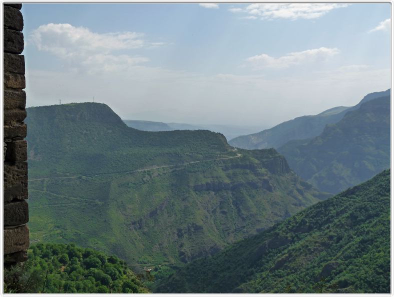Vue depuis le monastère de Tatev