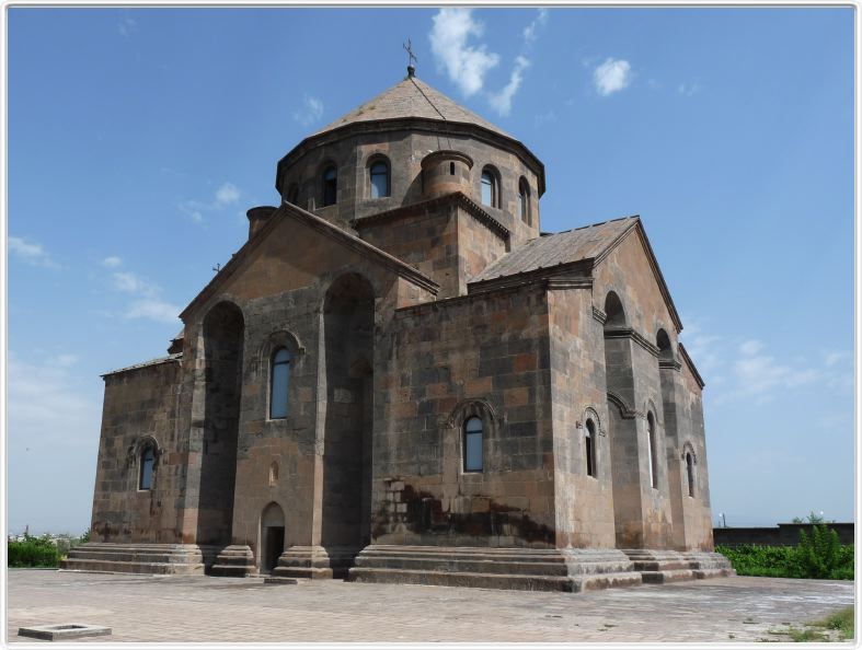 Erevan. Eglise Sainte-Hripsimé