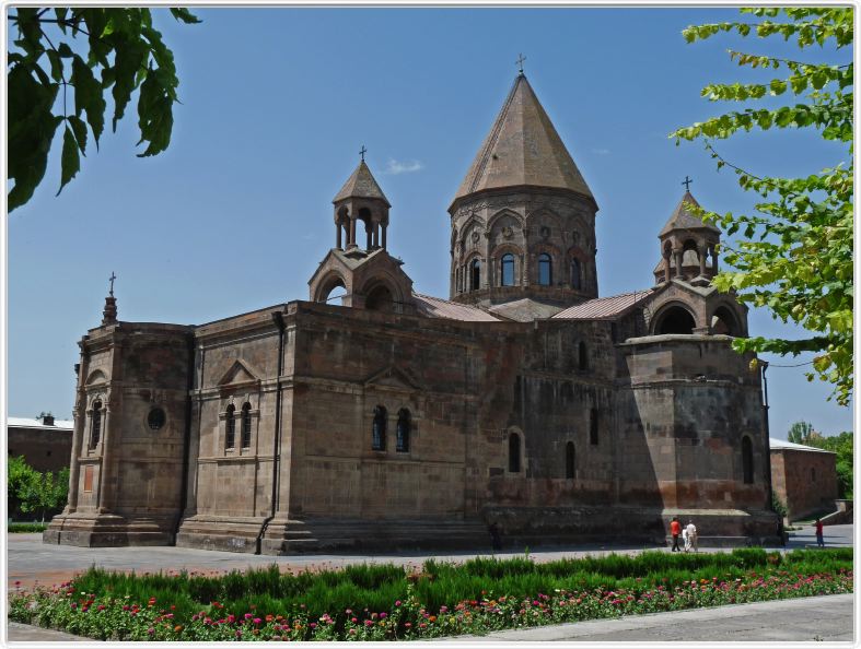 Erevan. Cathédrale Echmiatsin