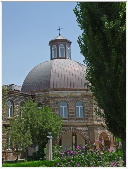 Erevan. Monastère de la Cathédrale Echmiatsin