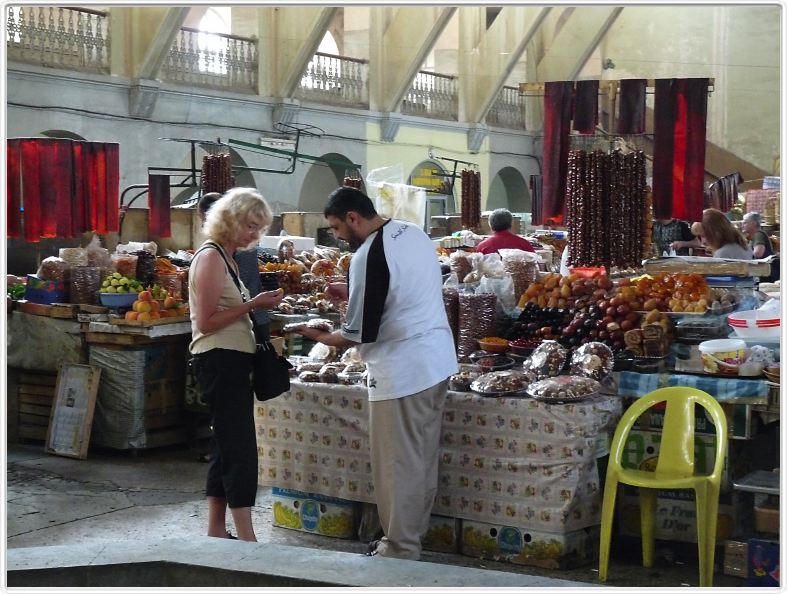 Cliente du marché couvert d'Erevan