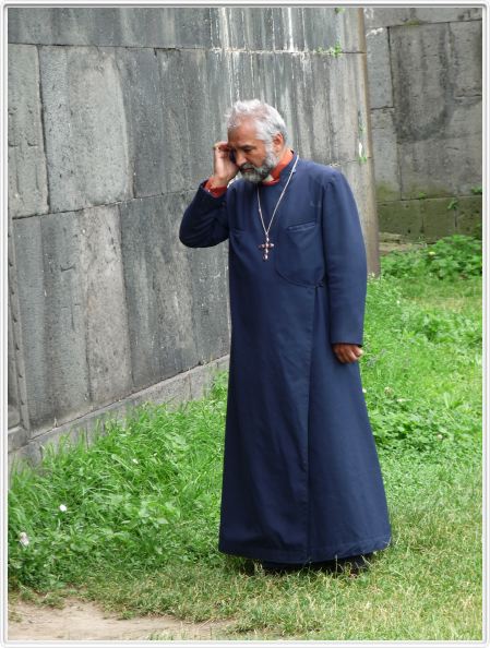 Monastère de Haghpat : prêtre 