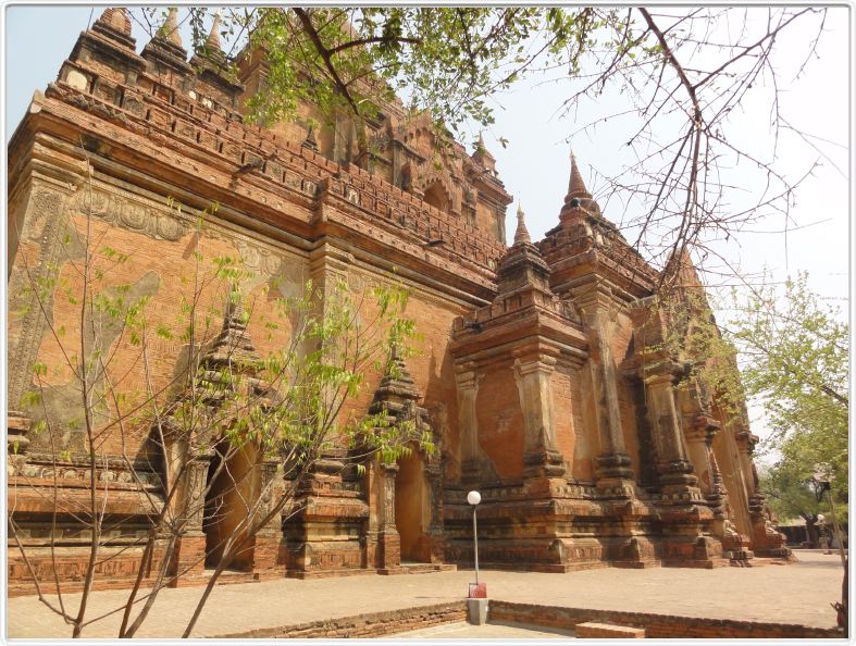 Bagan. Temple d'Htilominio