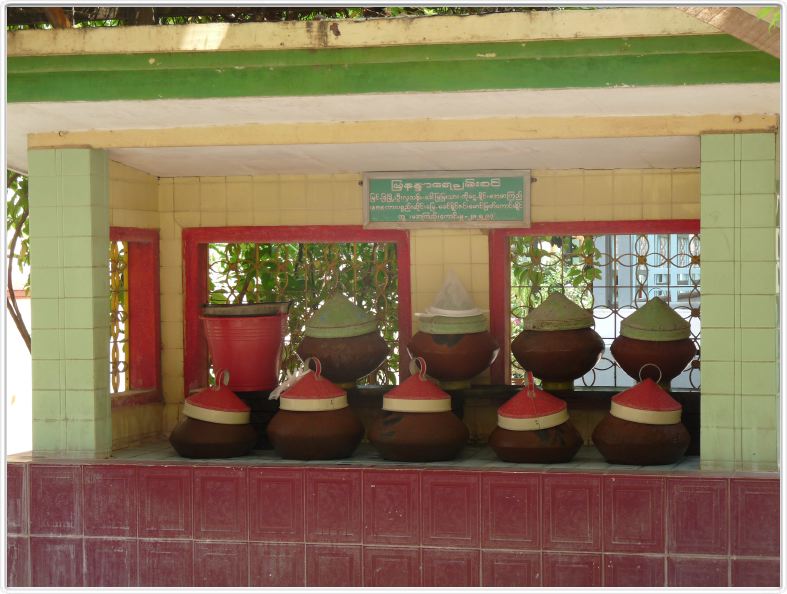 Mandalay (Amarapura). Le monastère Mahagandayon.