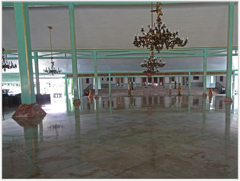 Surakarta (Solo).