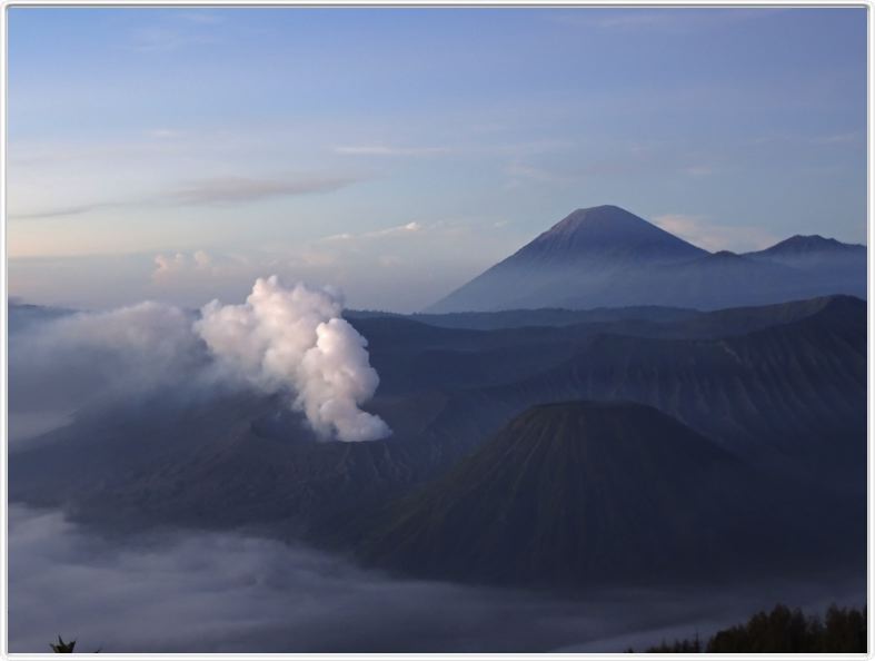 Excursion (très) matinale pour voir le lever du soleil sur le volcan Bromo.