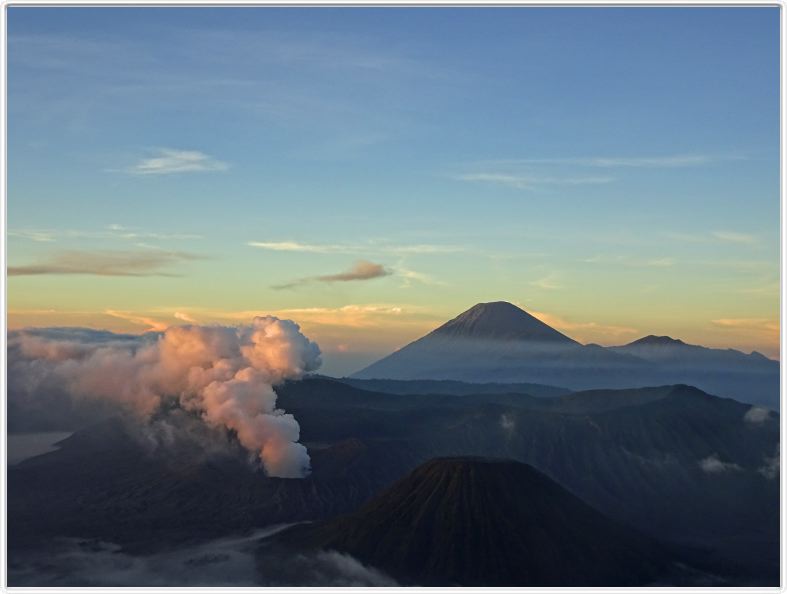 Excursion (très) matinale pour voir le lever du soleil sur le volcan Bromo.