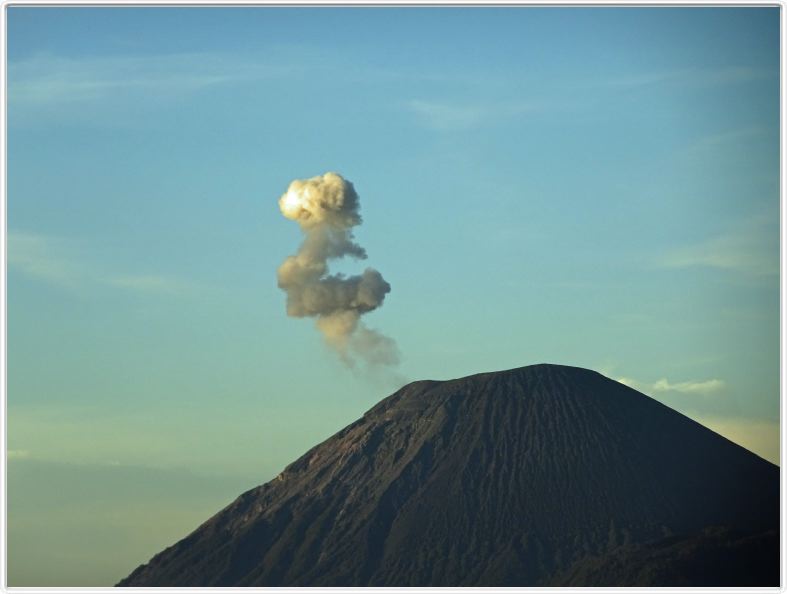 Excursion (très) matinale pour voir le lever du soleil sur le volcan Bromo.