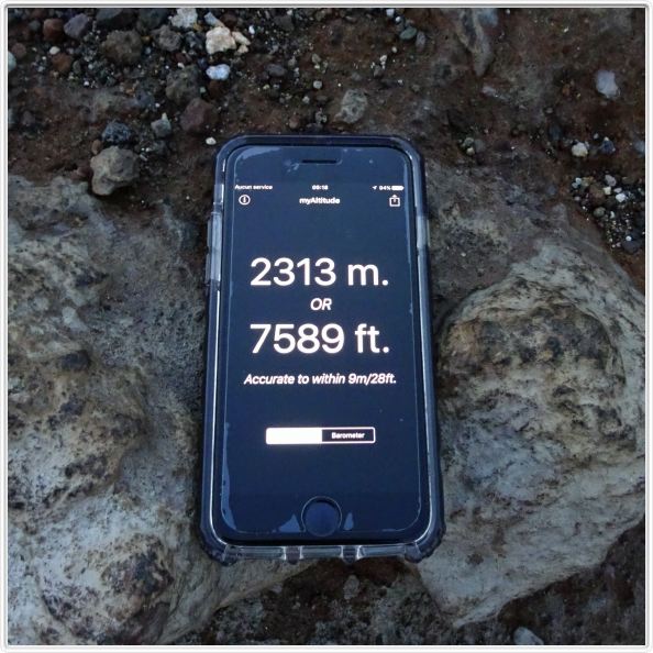 Au bord du cratère du volcan Ijen.
