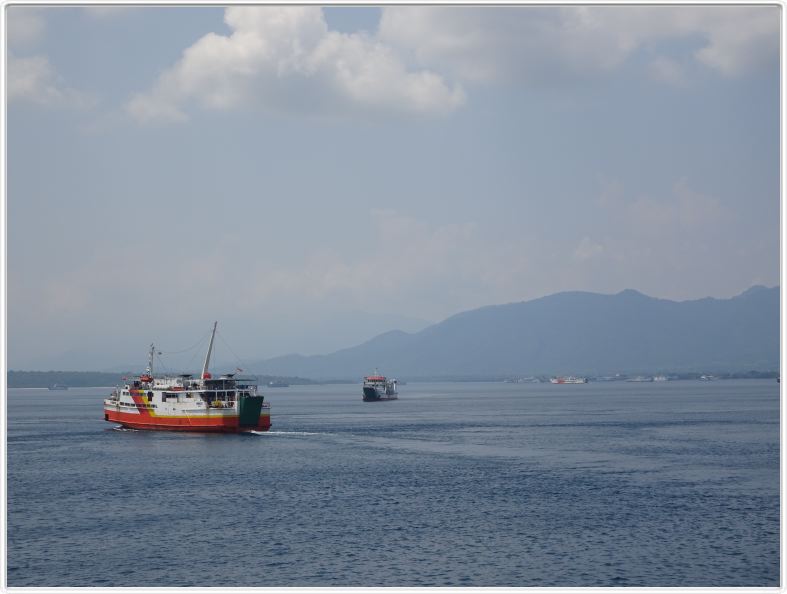 Nous prenons le ferry pour le port de Gilimanuk à Bali.