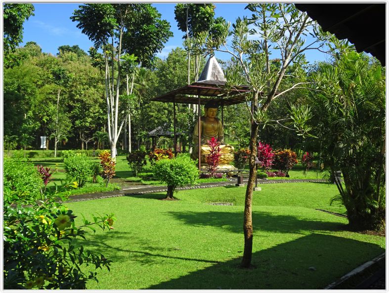 Borobudur. Notre hôtel : Manohara-Hotel.