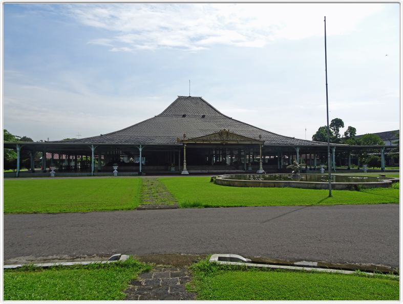 Surakarta (Solo).