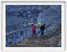 Au bord du cratère du volcan Ijen.