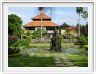 Nous visitons le temple de Taman Ayun à Mengwi.