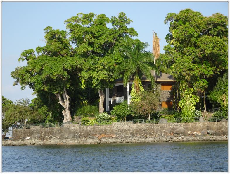 Promenade en bateau sur le lac Nicaragua près de Granada.