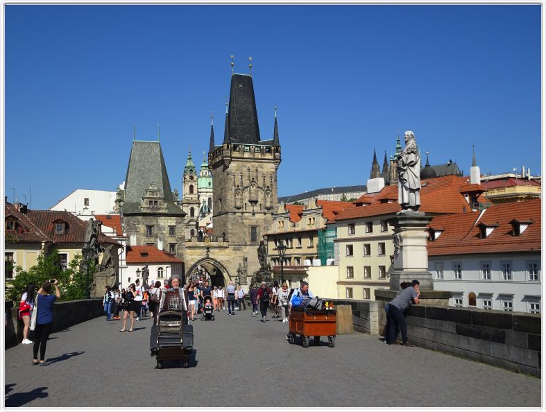 Prague. Sur le pont Charles.