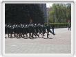 Parade quotidienne d'une école de jeunes filles