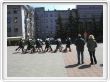 Parade quotidienne d'une école de jeunes filles